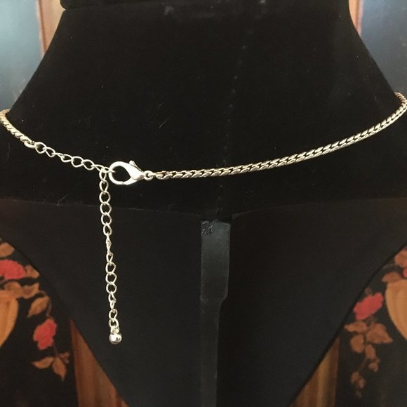 Vintage Retro Fleur de Lis Pendant and Necklace - Picture 9 of 12